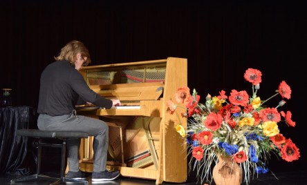 PIERWSZY KONCERT PIANISTYCZNY NA SCENIE TOK