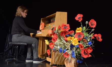 PIERWSZY KONCERT PIANISTYCZNY NA SCENIE TOK
