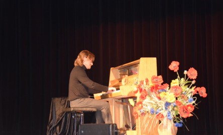 PIERWSZY KONCERT PIANISTYCZNY NA SCENIE TOK