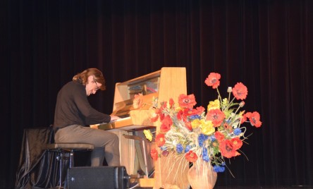 PIERWSZY KONCERT PIANISTYCZNY NA SCENIE TOK