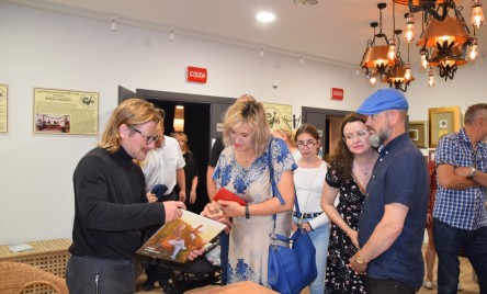 PIERWSZY KONCERT PIANISTYCZNY NA SCENIE TOK