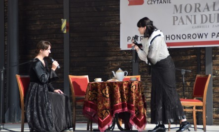 Aktorki Teatru TOK SHOW na Narodowym Czytaniu 2021