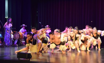"Compañía Artística y Cultural Sintana” z Bogoty na tarnogrodzkiej scenie