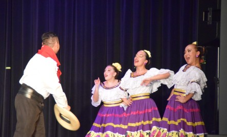 "Compañía Artística y Cultural Sintana” z Bogoty na tarnogrodzkiej scenie