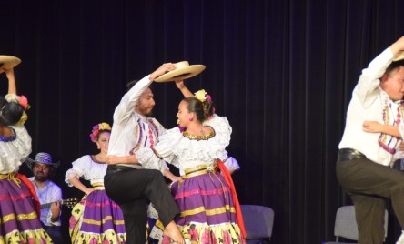"Compañía Artística y Cultural Sintana” z Bogoty na tarnogrodzkiej scenie