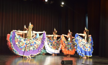 "Compañía Artística y Cultural Sintana” z Bogoty na tarnogrodzkiej scenie