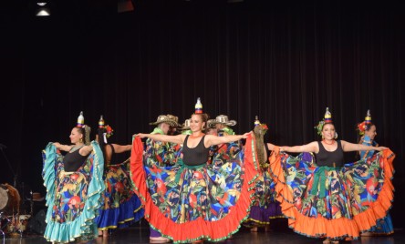 "Compañía Artística y Cultural Sintana” z Bogoty na tarnogrodzkiej scenie
