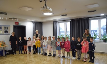 Przedszkolaki na Dzień Seniora