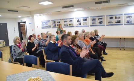 Przedszkolaki na Dzień Seniora