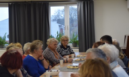 Przedszkolaki na Dzień Seniora