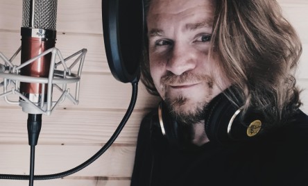 MATEUSZ GUZORCZUK AKUSTYCZNIE W TOK