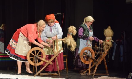 Ludowy kalejdoskop na tarnogrodzkiej scenie