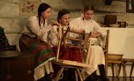 Ludowy kalejdoskop na tarnogrodzkiej scenie