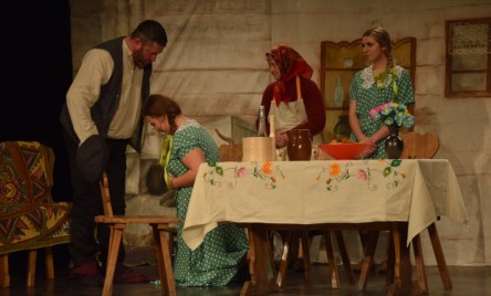 Ludowy kalejdoskop na tarnogrodzkiej scenie