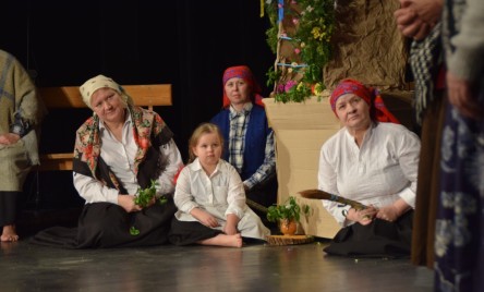 Ludowy kalejdoskop na tarnogrodzkiej scenie