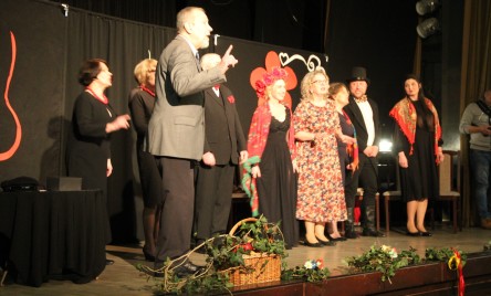 ROZWAŻANIA AMATORSKIEGO TEATRU ROZMAITOSCI Z OPATOWA
