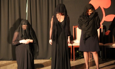 ROZWAŻANIA AMATORSKIEGO TEATRU ROZMAITOSCI Z OPATOWA