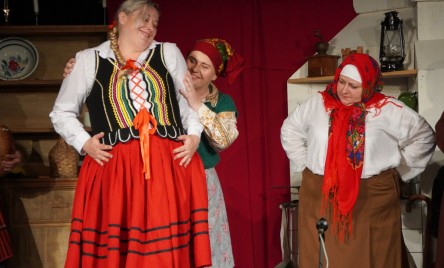 Zespół Folklorystyczno – Obrzędowy SOŁTYSKI z Pawłowa (pow. starachowicki, woj. świętokrzyskie) &#34;Swaty&#34;