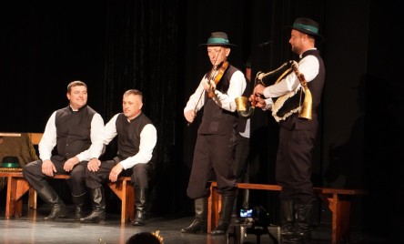 Zespół Regionalny im. Anny Markiewicz z Bukówca Górnego (pow. leszczyński, woj. wielkopolskie) &#34;Westwaloki&#34;