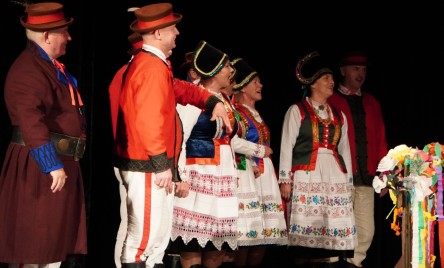 Kurpiowski Zespół Folklorystyczny CARNIACY z Czarni wraz z Zespołem Folklorystycznym KURPIOWSZCZYZNA z Myszyńca (pow. ostrołęcki, woj. mazowieckie) &#34;Zaślubiny po kurpiowsku&#34;