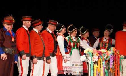 Kurpiowski Zespół Folklorystyczny CARNIACY z Czarni wraz z Zespołem Folklorystycznym KURPIOWSZCZYZNA z Myszyńca (pow. ostrołęcki, woj. mazowieckie) &#34;Zaślubiny po kurpiowsku&#34;