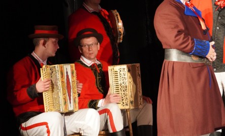 Kurpiowski Zespół Folklorystyczny CARNIACY z Czarni wraz z Zespołem Folklorystycznym KURPIOWSZCZYZNA z Myszyńca (pow. ostrołęcki, woj. mazowieckie) &#34;Zaślubiny po kurpiowsku&#34;