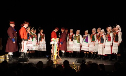 Kurpiowski Zespół Folklorystyczny CARNIACY z Czarni wraz z Zespołem Folklorystycznym KURPIOWSZCZYZNA z Myszyńca (pow. ostrołęcki, woj. mazowieckie) &#34;Zaślubiny po kurpiowsku&#34;