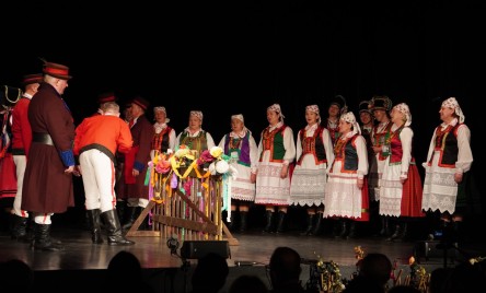Kurpiowski Zespół Folklorystyczny CARNIACY z Czarni wraz z Zespołem Folklorystycznym KURPIOWSZCZYZNA z Myszyńca (pow. ostrołęcki, woj. mazowieckie) &#34;Zaślubiny po kurpiowsku&#34;