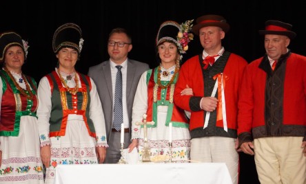 Kurpiowski Zespół Folklorystyczny CARNIACY z Czarni wraz z Zespołem Folklorystycznym KURPIOWSZCZYZNA z Myszyńca (pow. ostrołęcki, woj. mazowieckie) &#34;Zaślubiny po kurpiowsku&#34;