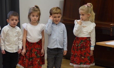 TARNOGRODZKIE PRZEDSZKOLAKI DLA TARNOGRODZKICH SENIORÓW