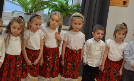 TARNOGRODZKIE PRZEDSZKOLAKI DLA TARNOGRODZKICH SENIORÓW