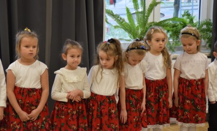 TARNOGRODZKIE PRZEDSZKOLAKI DLA TARNOGRODZKICH SENIORÓW