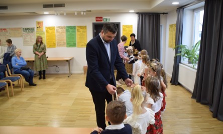 TARNOGRODZKIE PRZEDSZKOLAKI DLA TARNOGRODZKICH SENIORÓW
