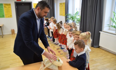 TARNOGRODZKIE PRZEDSZKOLAKI DLA TARNOGRODZKICH SENIORÓW