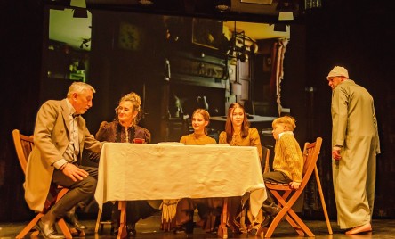 „Opowieść wigilijna” Karola Dickensa na scenie Tarnogrodzkiego Ośrodka Kultury - premiera