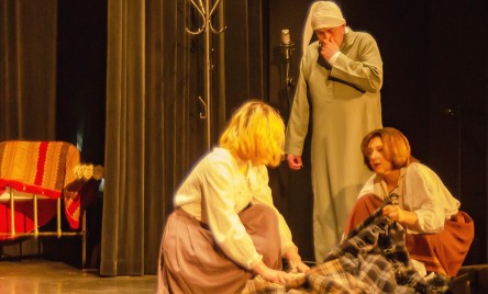 „Opowieść wigilijna” Karola Dickensa na scenie Tarnogrodzkiego Ośrodka Kultury - premiera