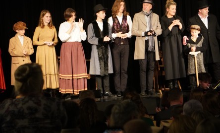 „Opowieść wigilijna” Karola Dickensa na scenie Tarnogrodzkiego Ośrodka Kultury - premiera