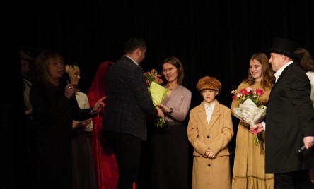 „Opowieść wigilijna” Karola Dickensa na scenie Tarnogrodzkiego Ośrodka Kultury - premiera