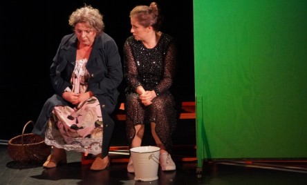 "UCIEKINIERKI" NA SCENIE TOK