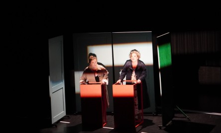 "UCIEKINIERKI" NA SCENIE TOK