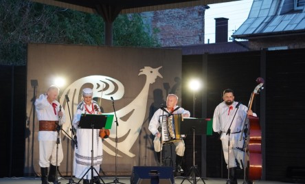 POTAŃCÓWKA NA POŻEGNANIE LATA  z Kapelą Ludową KRĄŻAŁKA 