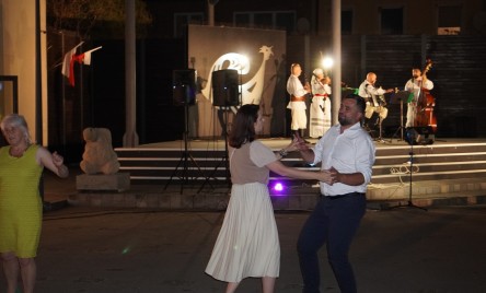 POTAŃCÓWKA NA POŻEGNANIE LATA  z Kapelą Ludową KRĄŻAŁKA 