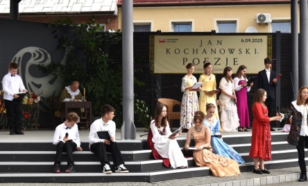 „Gościu, siądź pod mym liściem, a odpoczni sobie! Nie dojǳie cię tu słońce, przyrzekam ja tobie…”