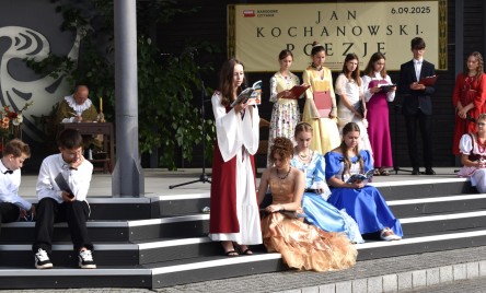 „Gościu, siądź pod mym liściem, a odpoczni sobie! Nie dojǳie cię tu słońce, przyrzekam ja tobie…”