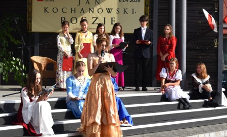 „Gościu, siądź pod mym liściem, a odpoczni sobie! Nie dojǳie cię tu słońce, przyrzekam ja tobie…”