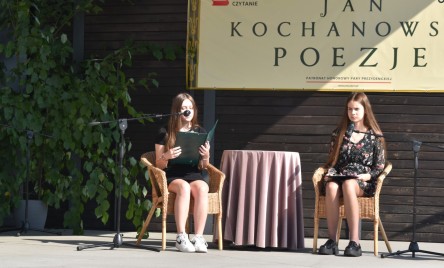 „Gościu, siądź pod mym liściem, a odpoczni sobie! Nie dojǳie cię tu słońce, przyrzekam ja tobie…”