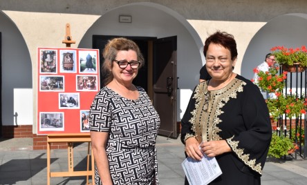 „Gościu, siądź pod mym liściem, a odpoczni sobie! Nie dojǳie cię tu słońce, przyrzekam ja tobie…”