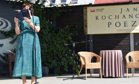 „Gościu, siądź pod mym liściem, a odpoczni sobie! Nie dojǳie cię tu słońce, przyrzekam ja tobie…”