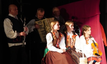 Zespół Folklorystyczno – Obrzędowy SOŁTYSKI z Pawłowa (pow. starachowicki, woj. świętokrzyskie) - Swaty 