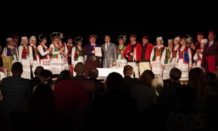 Kurpiowski Zespół Folklorystyczny CARNIACY z Czarni wraz z Zespołem Folklorystycznym KURPIOWSZCZYZNA z Myszyńca (pow. ostrołęcki, woj. mazowieckie) - Zaślubiny po kurpiowsku 